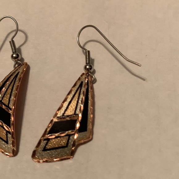 NWOT Earrings - Picture 3 of 4